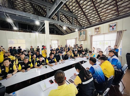 จังหวัดสมุทรสาครต้อนรับรัฐมนตรีว่าการกระทรวงเกษตรและสหกรณ์ และคณะฯ เนื่องในโอกาสลงพื้นที่จังหวัดสมุทรสาคร 22 กรกฎาคม 2567  อำเภอเมืองสมุทรสาคร จังหวัดสมุทรสาคร? นายผล ดำธรรม ผู้ว่าราชการจังหวัดสมุทรสาครมอบหมายให้นายชัยวัฒน์ ตุนทกิจ รองผู้ว่าราชการจังหวัดสมุทรสาคร ต้อนรับ ?ร.อ. ธรรมนัส พรหมเผ่า รัฐมนตรีว่าการกระทรวงเกษตรและสหกรณ์ และคณะฯ ในโอกาสลงพื้นที่จังหวัดสมุทรสาคร จังหวัดสมุทรสาคร ?โดยมีกำหนดการ ดังนี้ เวลา 13.00 น.ประชุมหารือร่วมกับผู้แทนสมาคมการประมง 16 จังหวัด ที่ได้รับผลกระทบจากปัญหาการแพร่ระบาดของปลาหมอคางดำ ณ สมาคมการประมงสมุทรสาคร เวลา 14.00 น.ร่วมสังเกตุการณ์ขั้นตอนการรับซื้อปลาหมอคางดำ ชมสาธิตการทำน้ำหมักชีวภาพ ณ แพนายวิชาญ เหล็กดี ม.2 ต.บางหญ้าแพรก อ.เมืองสมุทรสาคร ริมคลองพิทยาลงกรณ์ #ปลาหมอคางดำ..คลิก