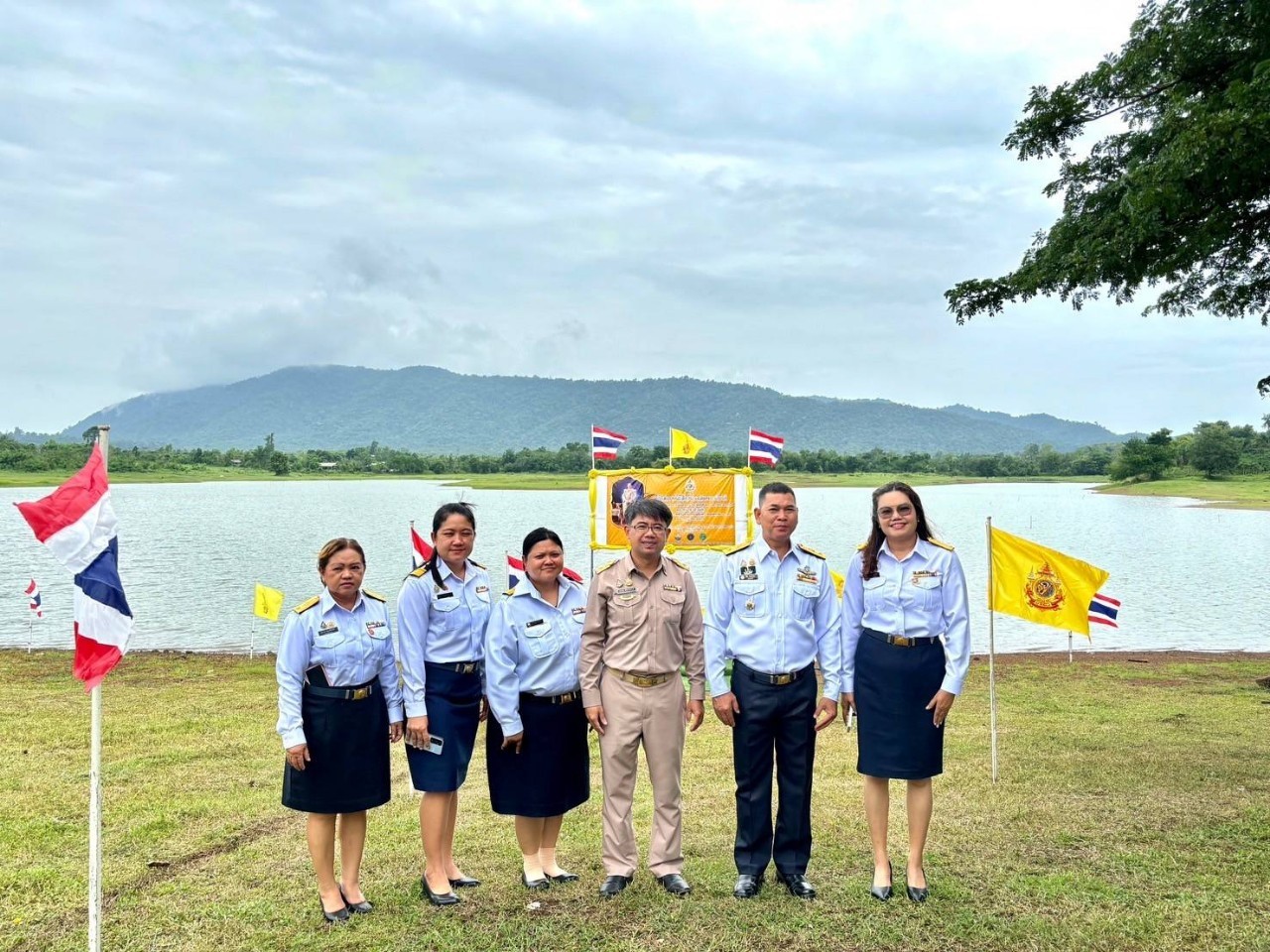 กิจกรรมปล่อยพันธุ์สัตว์น้ำเฉลิมพระเกียรติ พระบาทสมเด็จ พระเจ้าอยู่หัวเนื่องในวันเฉลิมพระชนมพรรษา 6 รอบ..คลิก