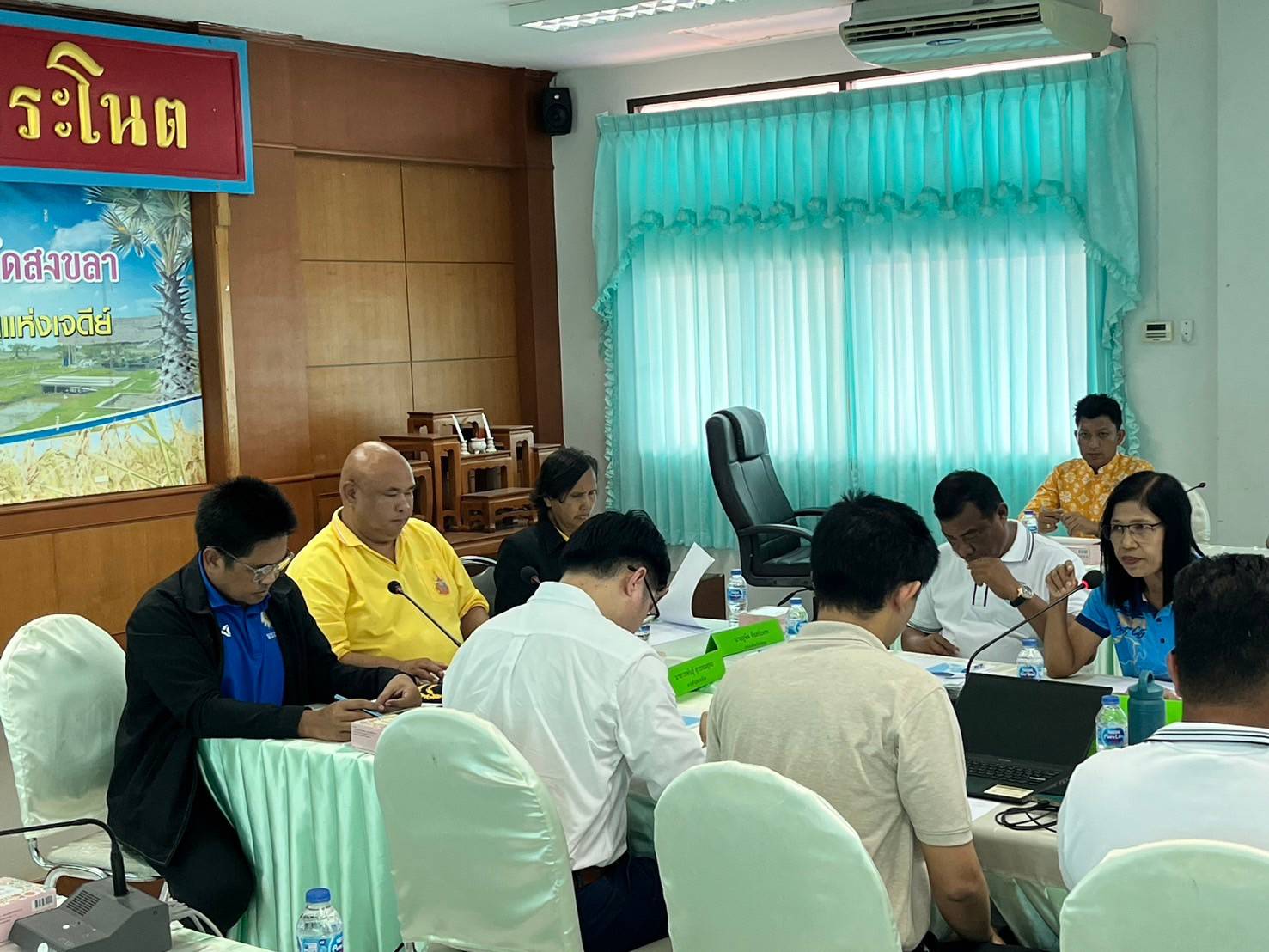 หัวหน้ากลุ่มบริหารจัดการด้านการประมง เจ้าพนักงานประมงปฏิบัติงาน  ประมงอำเภอปากพะยูน  ประมงอำเภอเขาชัยสน  เข้าร่วมประชุมเชิงปฏิบัติการเพื่อระดมความคิดเห็นและร่วมหา แนวทางแก้ไขปัญหาปลาหมอคางดำในทะเลสาบสงขลา..คลิก