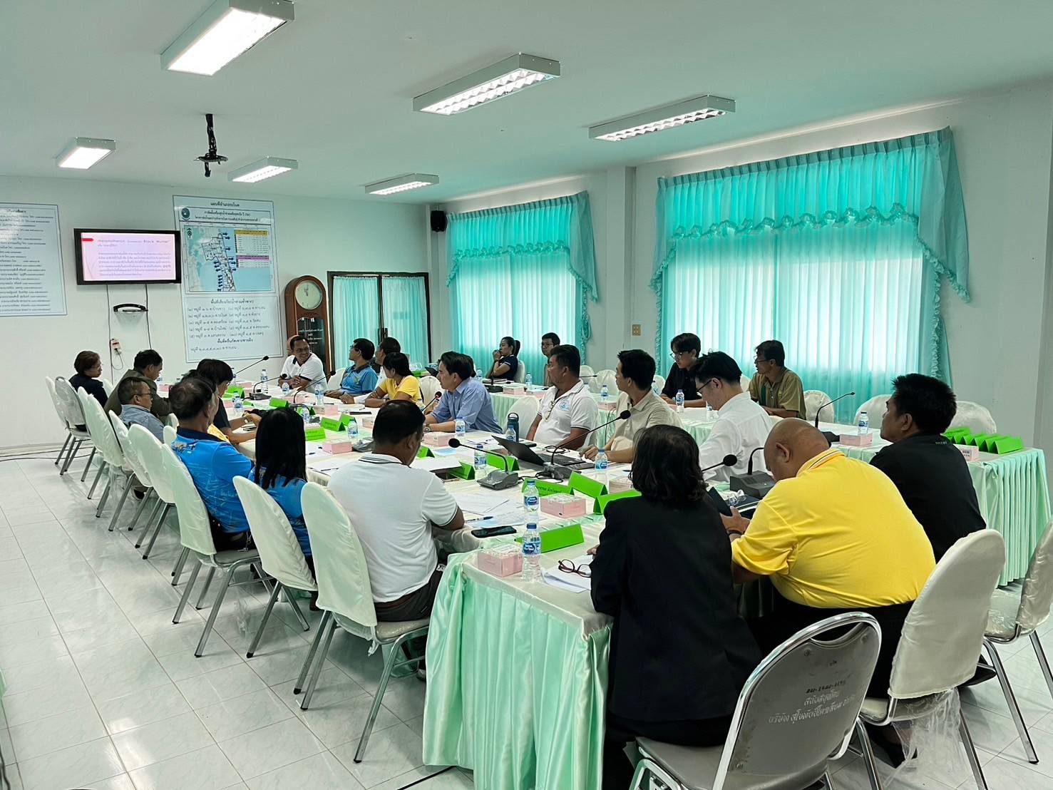 หัวหน้ากลุ่มบริหารจัดการด้านการประมง เจ้าพนักงานประมงปฏิบัติงาน  ประมงอำเภอปากพะยูน  ประมงอำเภอเขาชัยสน  เข้าร่วมประชุมเชิงปฏิบัติการเพื่อระดมความคิดเห็นและร่วมหา แนวทางแก้ไขปัญหาปลาหมอคางดำในทะเลสาบสงขลา