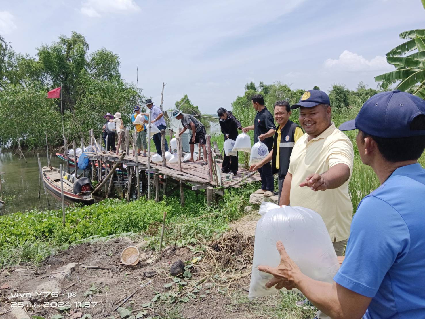 ประมงอำเภอเขาชัยสน  ปล่อยพันธุ์ปลากินพืช   จำนวน 200,000 ตัว ณ ทะเลสาบสงขลา บริเวณอ่าวท่าต่อเรือ  ต.จองถนน อ.เขาชัยสน..คลิก