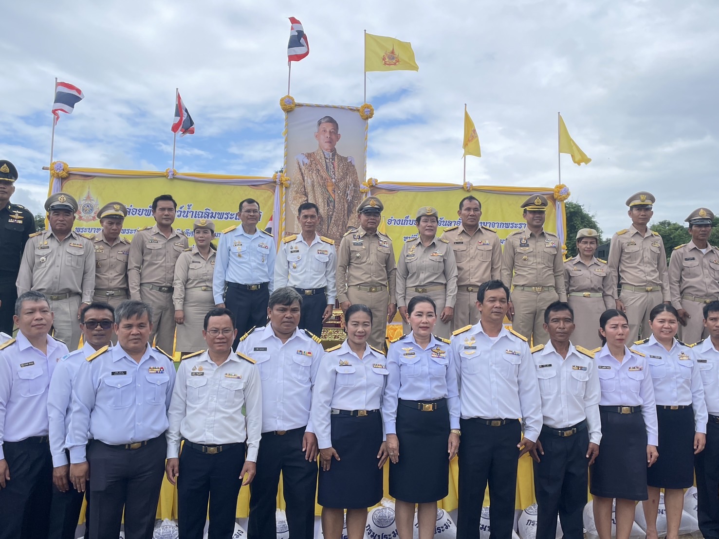 ประมงอุบลฯ ปล่อยพันธุ์สัตว์น้ำเฉลิมพระเกียรติพระชนมพรรษาพระบาทสมเด็จพระปรเมนทรรามาธิบดีศรีสินทรมหาวชิราลงกรณ พระวชิรเกล้าเจ้าอยู่หัว เนื่องในโอกาสพระราชพิธีมหามงคลเฉลิมพระชนมพรรษา 6 รอบ 28 กรกฎาคม 2567 ..คลิก