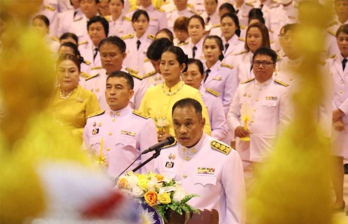 ถวายเครื่องราชสักการะ พานพุ่มเงินพุ่มทอง หน้าพระบรมฉายาลักษณ์พระบาทสมเด็จพระเจ้าอยู่หัว เนื่องในวันเฉลิมพระชนมพรรษา 28 กรกฎาคม 2567