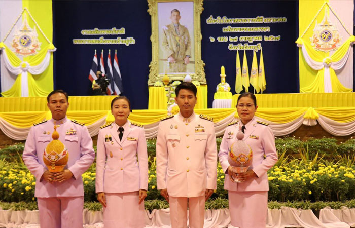 ถวายเครื่องราชสักการะ พานพุ่มเงินพุ่มทอง หน้าพระบรมฉายาลักษณ์พระบาทสมเด็จพระเจ้าอยู่หัว เนื่องในวันเฉลิมพระชนมพรรษา 28 กรกฎาคม 2567..คลิก