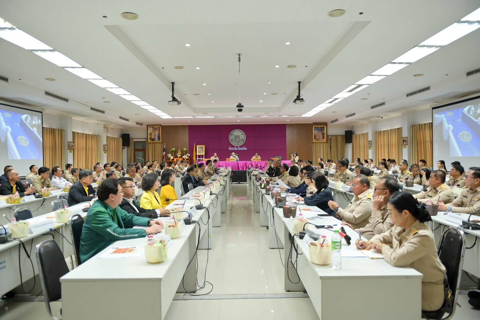 ร่วมประชุมคณะกรมการจังหวัด หัวหน้าส่วนราชการ หัวหน้าหน่วยงาน และนายอำเภอ ประจำเดือนกรกฎาคม 2567 ครั้งที่7/2567..คลิก