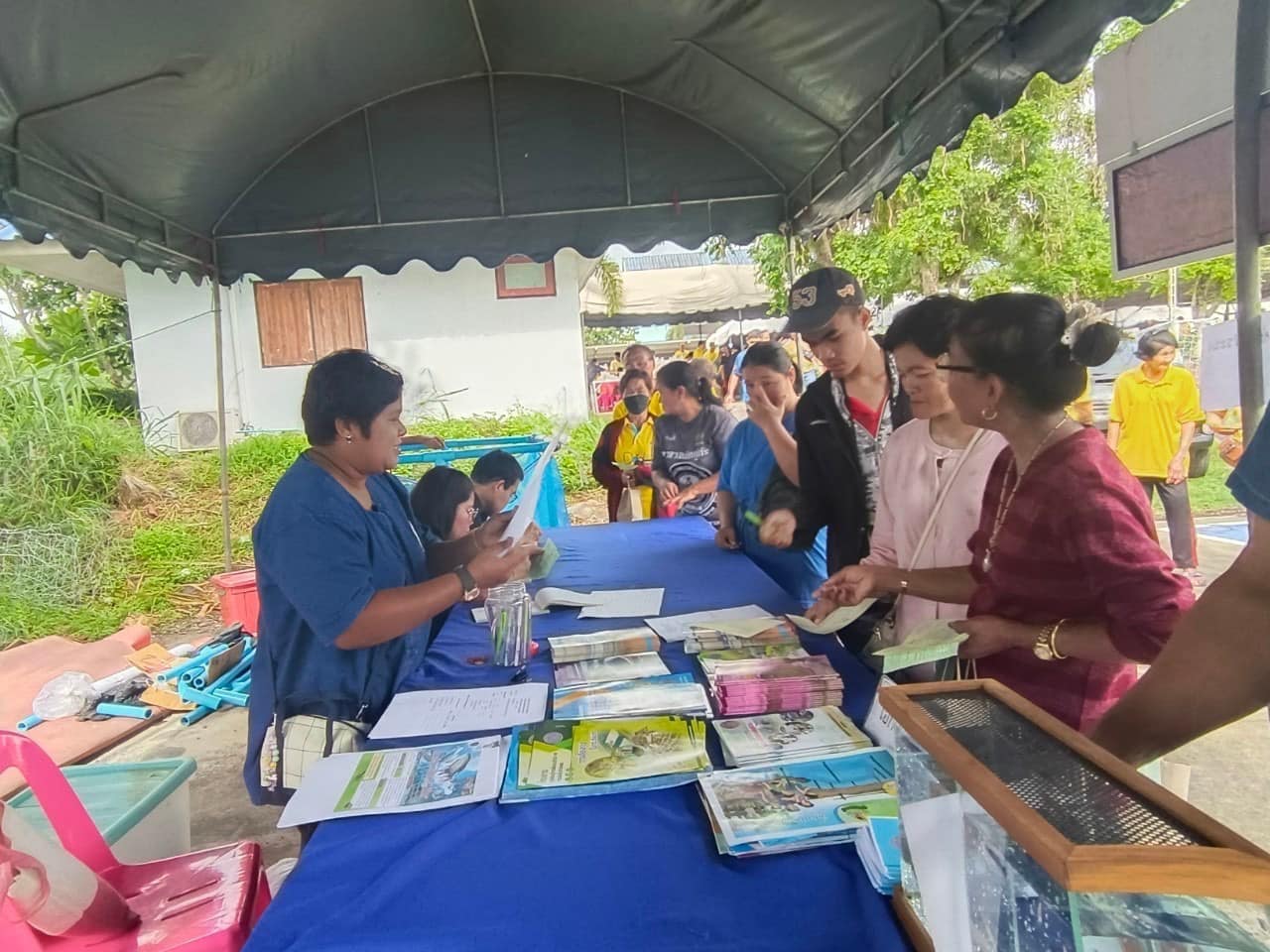 ร่วมออกให้บริการคลินิกประมง ในกิจกรรมคลินิกเกษตรเคลื่อนที่ ในพระราชานุเคราะห์ สมเด็จพระบรมโอรสาธิราชฯ สยามมงกุฎราชกุมาร ไตรมาส 4..คลิก