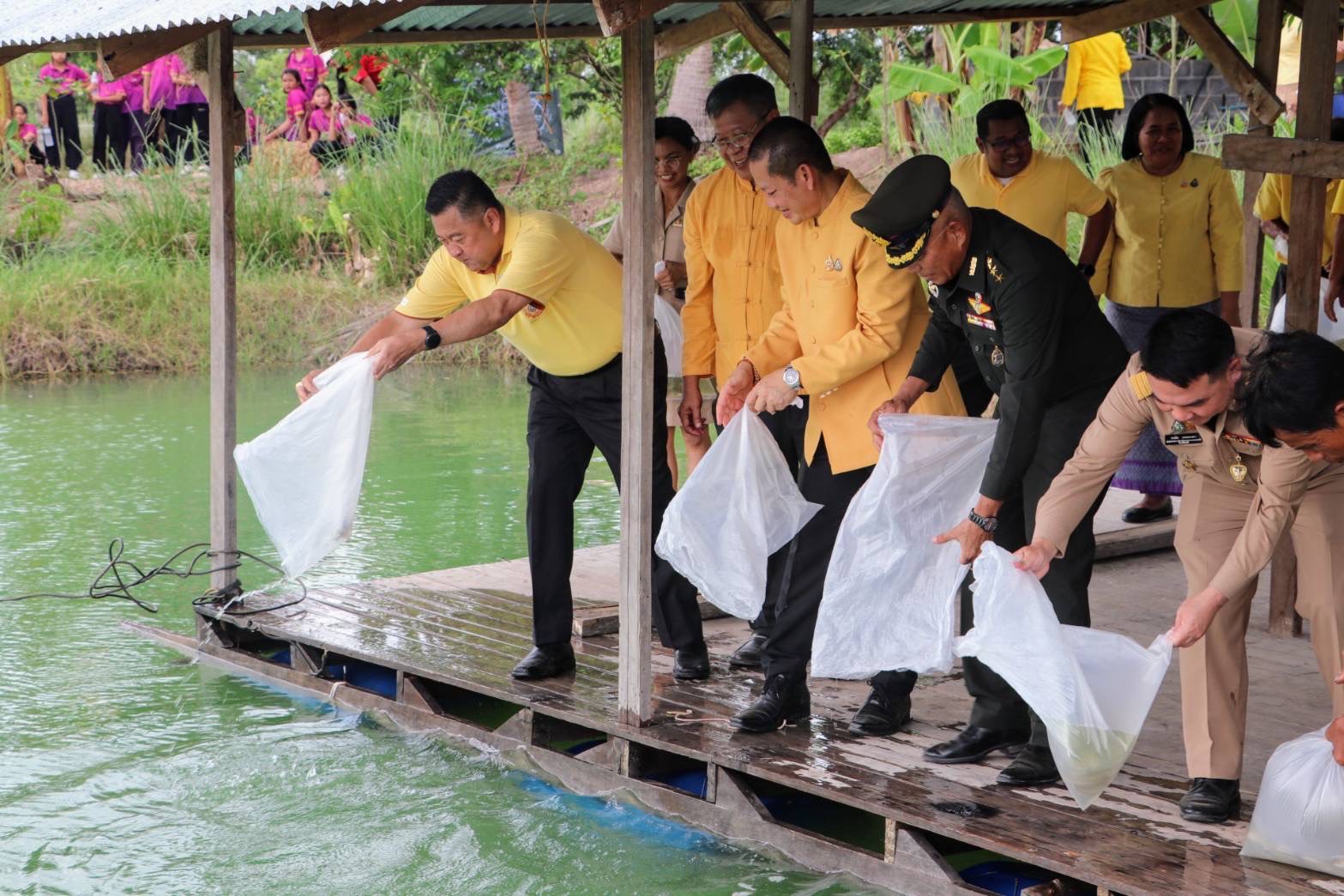 ร่วมพิธีเปิด (Kick off) โครงการขับเคลื่อนกิจกรรม โคก หนอง นา อารยเกษตร เฉลิมพระเกียรติพระบาทสมเด็จพระเจ้าอยู่หัวฯ..คลิก