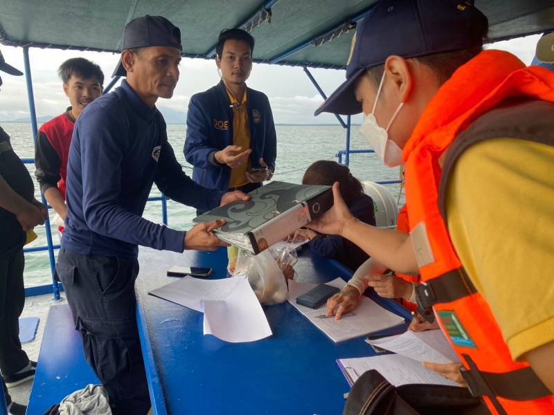 ร่วมบูรณาการตรวจเรือประมงในทะเลกับหน่วยป้องกันและปราบปรามประมงทะเลเกาะสุรินทร์ (พังงา) ในเขตน่านน้ำคุระบุรี อำเภอคุระบุรี จังหวัดพังงา