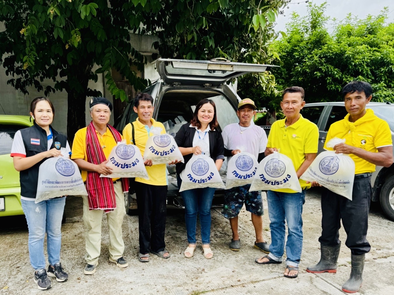 มอบพันธุ์สัตว์น้ำจืด (ปลาตะเพียนขาว) จำนวน 20 ราย ตามโครงการระบบส่งเสริมเกษตรแบบแปลงใหญ่ (สัตว์น้ำจืด) ประจำปีงบประมาณ 2567..คลิก