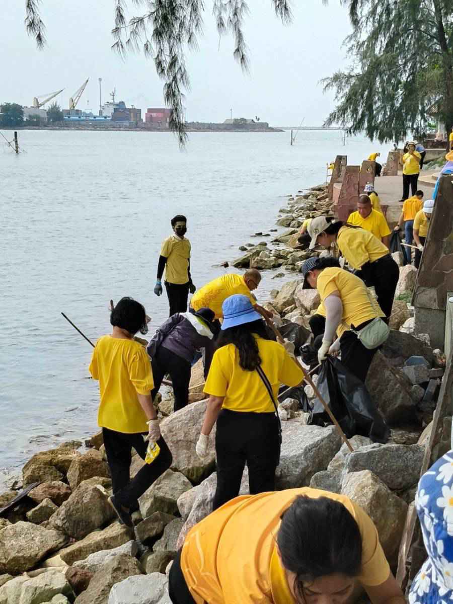 กิจกรรมบำเพ็ญสาธารณประโยชน์และบำเพ็ญสาธารณกุศลเฉลิมพระเกียรติพระบาทสมเด็จพระเจ้าอยู่หัว เนื่องในโอกาสพระราชพิธีมหามงคลเฉลิมพระชนมพรรษา..คลิก