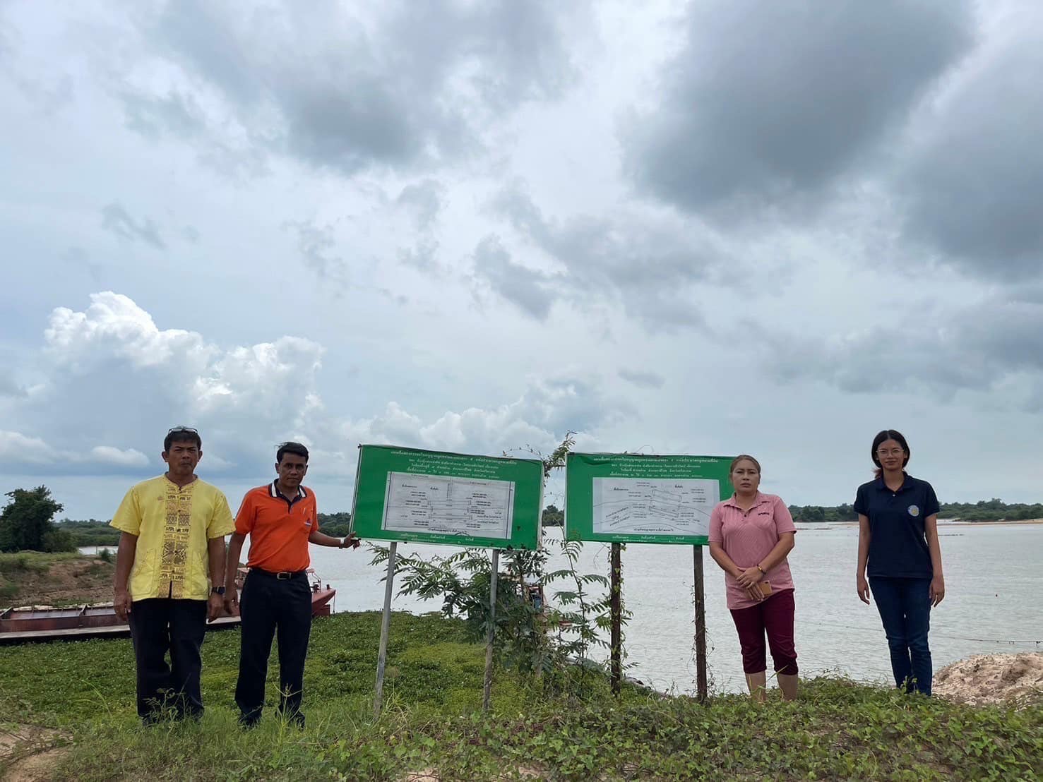 ลงพื้นที่อำเภอราษีไศล เพื่อเก็บข้อมูลทางวิชาการและสำรวจพื้นที่ผู้ประกอบกิจการ ที่ขออนุญาตทำการแก้ไขเปลี่ยนแปลงที่จับสัตว์น้ำที่เป็นสาธารณสมบัติของแผ่นดิน..คลิก