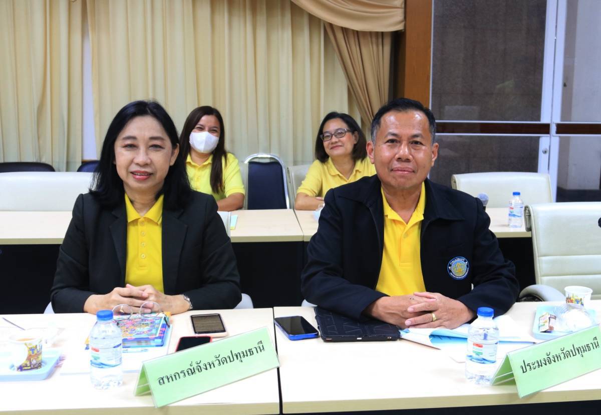 วันที่ 5 สิงหาคม 2567 นายพัฒนพงศ์  ชูแสง ประมงจังหวัดปทุมธานี พร้อมด้วย นางสาวชนิกานต์  โชติมา หัวหน้ากลุ่มพัฒนาและส่งเสริมอาชีพการประมง ร่วมประชุมตรวจติดตามผลการดำเนินงานตามแผนการตรวจราชการกระทรวงเกษตรและสหกรณ์ เขตตรวจราชการที่ 2 ประจำปีงบประมาณ พ.ศ.2567 รอบที่ 2 โดยมี นางสาวเสาวลักษณ์ ศุภกมลเสนีย์ ผู้ตรวจราชการกระทรวงเกษตรและสหกรณ์เป็นประธาน ผ่านระบบการประชุมทางไกลออนไลน์ Zoom Cloud Meetings พร้อมรายงานการเตรียมความพร้อมและมาตรการป้องกันการแพร่ระบาดของปลาหมอคางคำในท้องที่ปทุมธานี ให้ที่ประชุมรับทราบ ณ ห้องประชุมราชสีห์บัวหลวง ชั้น 3 ศาลากลางจังหวัดปทุมธานี..คลิก