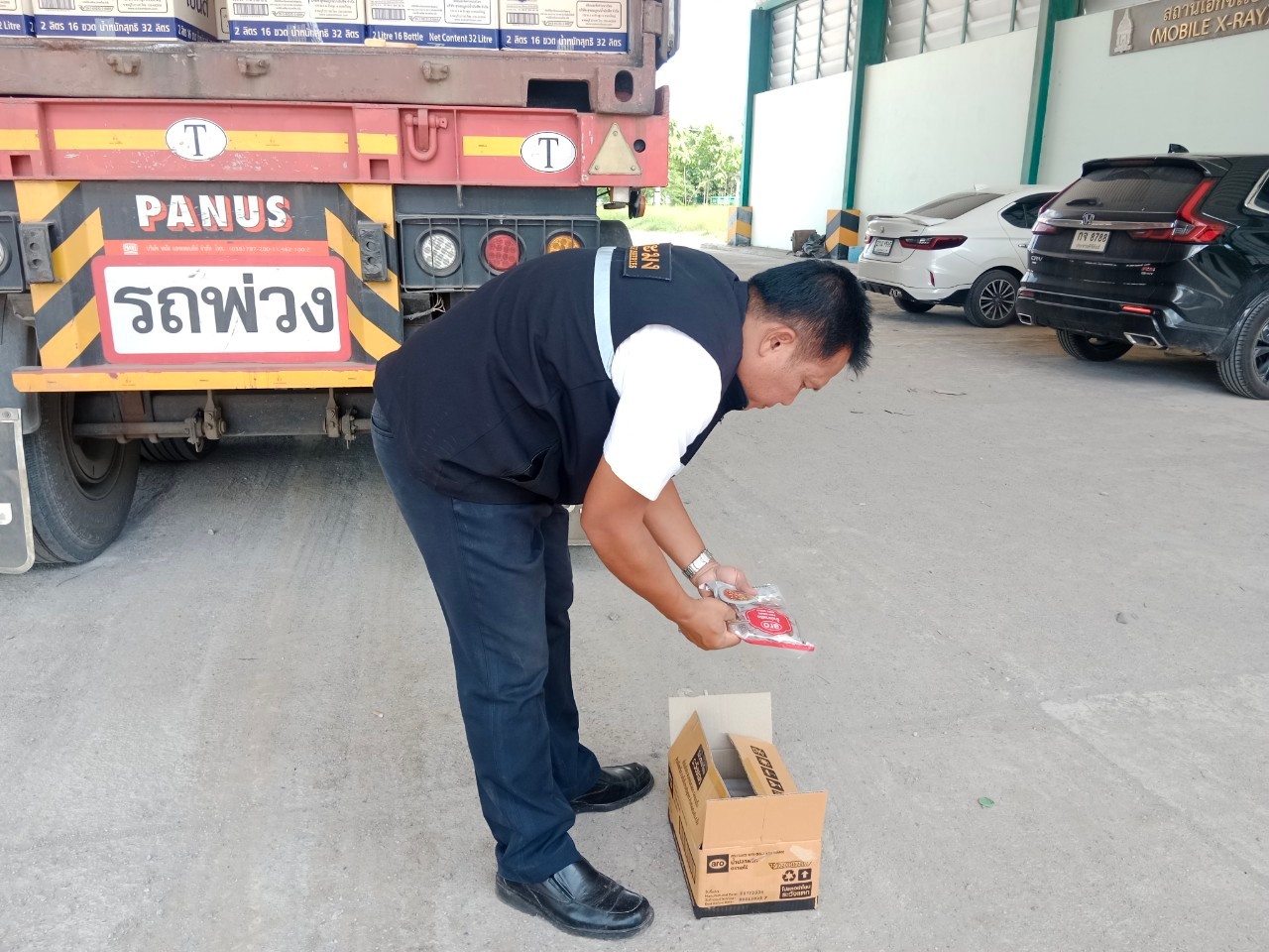 ตรวจสินค้าประมงที่นำเข้า ส่งออก ทางจุดผ่านแดนถาวรบ้านคลองลึก..คลิก