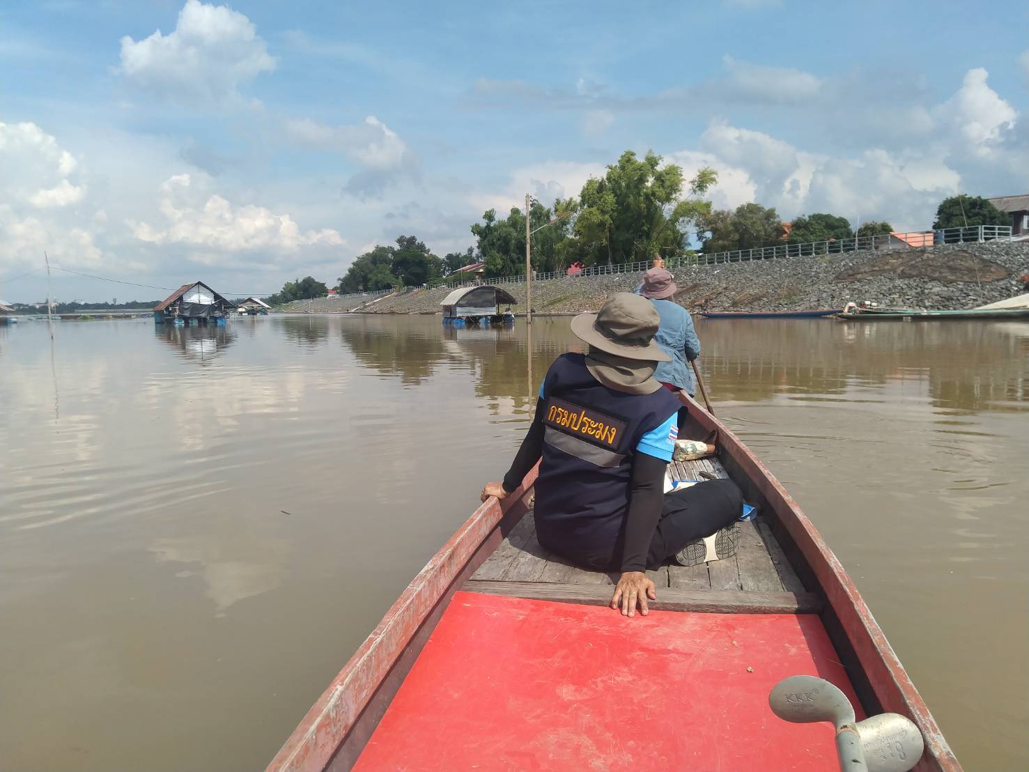 ประมงอำเภอวารินชำราบ จังหวัดอุบลราชธานี ตรวจสอบแหล่งทำการเพาะเลี้ยงสัตว์น้ำที่จะอนุญาตให้ทำการเพาะเลี้ยงสัตว์น้ำ ปี 2567..คลิก