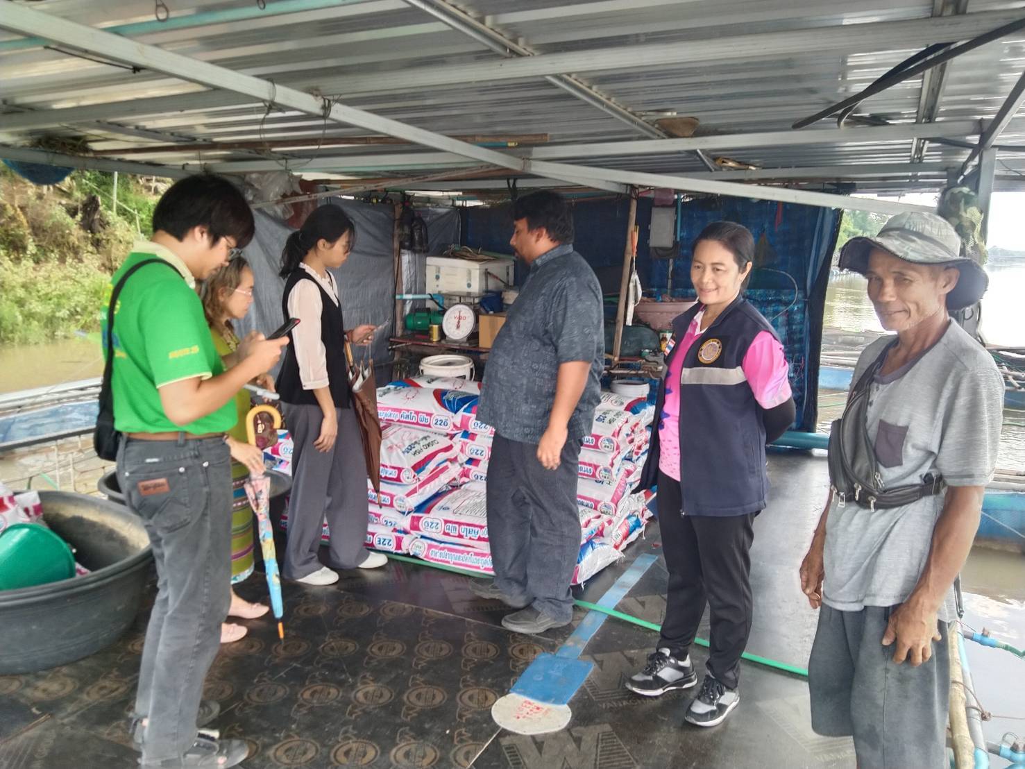 ประมงอำเภอวารินชำราบ ร่วมลงพื้นที่ดูงานการเพาะเลี้ยงสัตว์น้ำในกระชังในพื้นที่ อำเภอวารินชำราบ จังหวัดอุบลราชธานี..คลิก