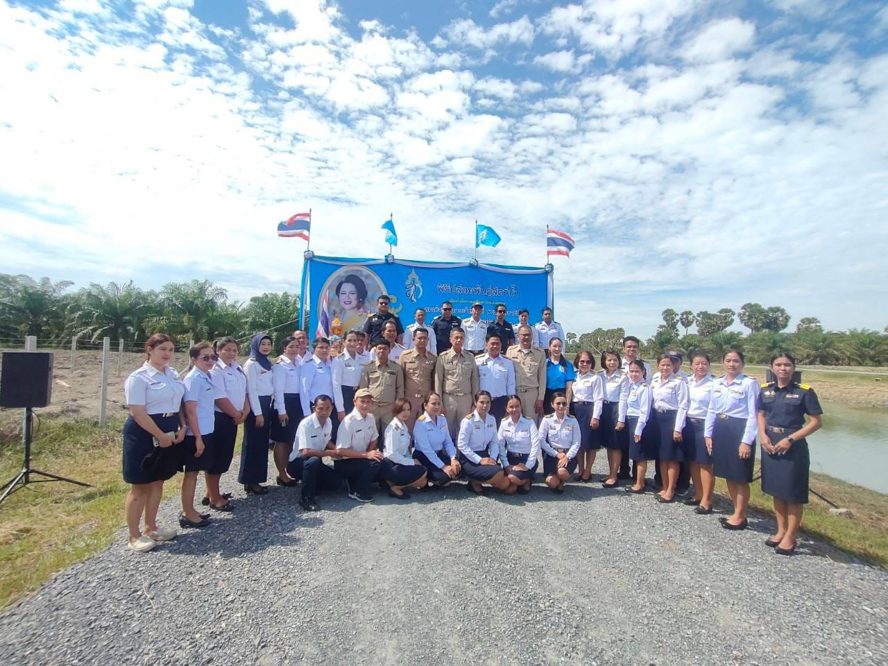 ร่วมพิธีปล่อยพันธุ์สัตว์น้ำ เนื่องในวันเฉลิมพระชนมพรรษาสมเด็จพระนางเจ้าสิริกิติ์ พระบรมราชินีนาถ พระบรมราชชนนีพันปีหลวง 