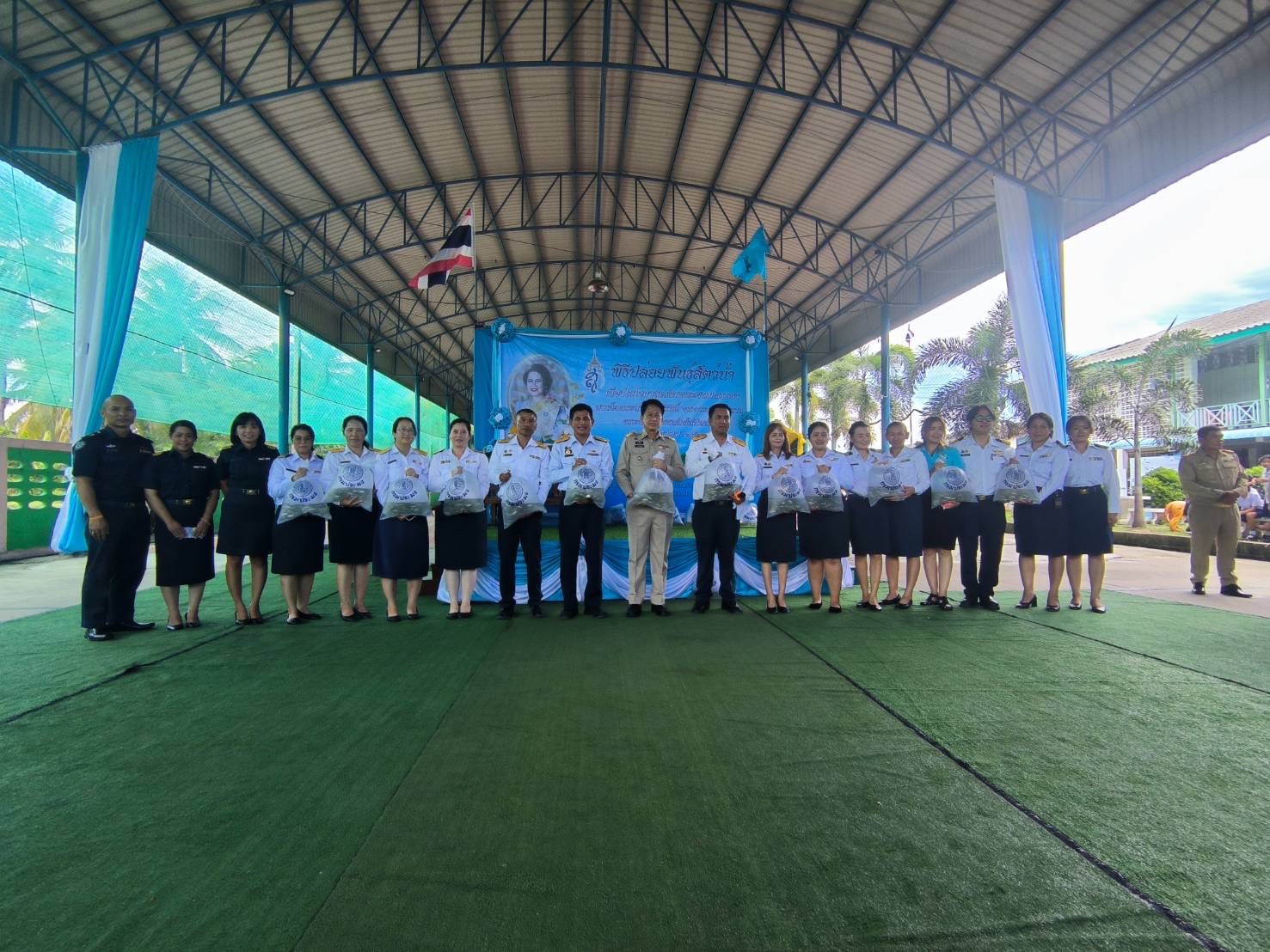 ร่วมกิจกรรมปล่อยพันธุ์สัตว์น้ำ (พันธุ์ปลาน้ำจืด และลูกกุ้งก้ามกราม รวม 900,000 ตัว)เนื่องในวันเฉลิมพระชนนพรรษา สมเด็จพระนางเจ้าสิริกิติ์ พระบรมราชินีนาถ พระบรมราชชนนีพันปีหลวง..คลิก