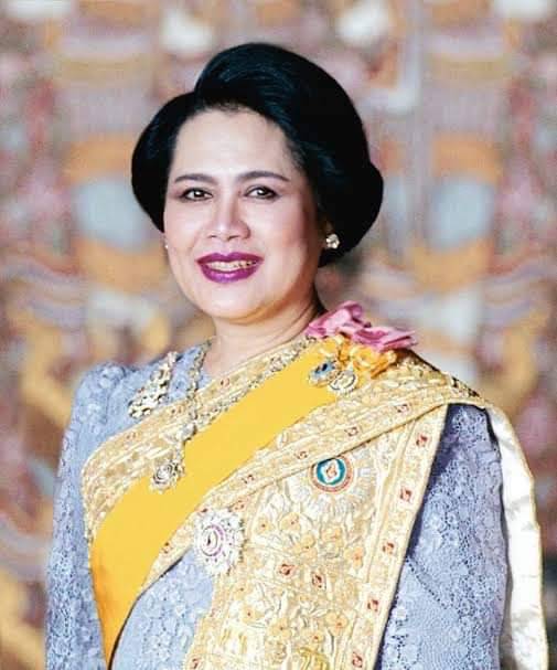 ทรงพระเจริญ 12 สิงหาคม วันเฉลิมพระชนมพรรษาสมเด็จพระนางเจ้าสิริกิติ์ พระบรมราชินีนาถ พระบรมราชชนนีพันปีหลวง..คลิก