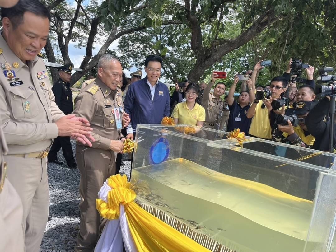 พลอากาศเอก สถิตพงษ์ สุขวิมล ราชเลขานุการในพระองค์ พร้อมคณะผู้ติดตาม เดินทางมาติดตามการพัฒนาพื้นที่บึงบอระเพ็ดจังหวัดนครสวรรค์..คลิก