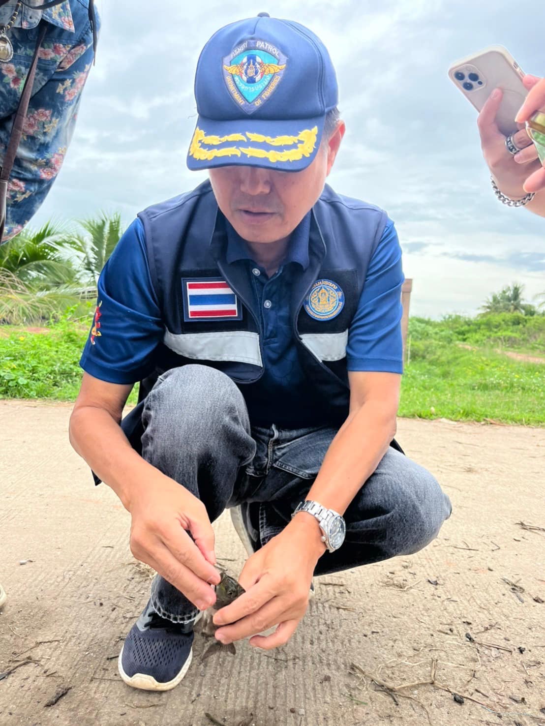 ลงพื้นที่อำเภอปากท่อ และอำเภอดำเนินสะดวก เพื่อประเมินสถานภาพปลาหมอคางดำในแหล่งน้ำ ตามโครงการจัดการการแพร่ระบาดของปลาหมอคางดำจังหวัดราชบุรี มาตรการการกำจัดปลาหมอคางดำในแหล่งน้ำธรรมชาติ