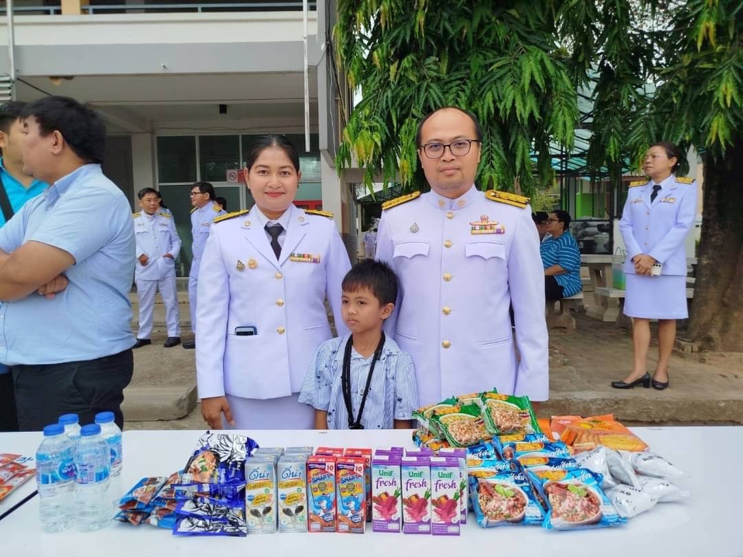 พิธีเจริญพระพุทธมนต์และทำบุญตักบาตรถวายพระราชกุศลเฉลิมพระเกียรติสมเด็จพระนางเจ้าสิริกิติ์ พระบรมราชินีนาถ พระบรมราชชนนีพันปีหลวง..คลิก