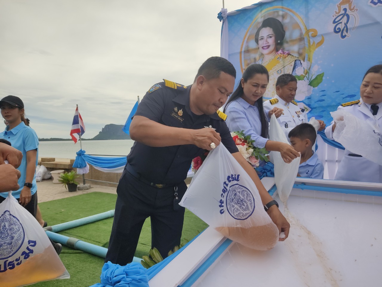 กิจกรรมปล่อยพันธุ์สัตว์น้ำ เนื่องในวันเฉลิมพระชนมพรรษา สมเด็จพระนางเจ้าสิริกิติ์ พระบรมราชินีนาถ  พระบรมราชนนีพันปีหลวง..คลิก