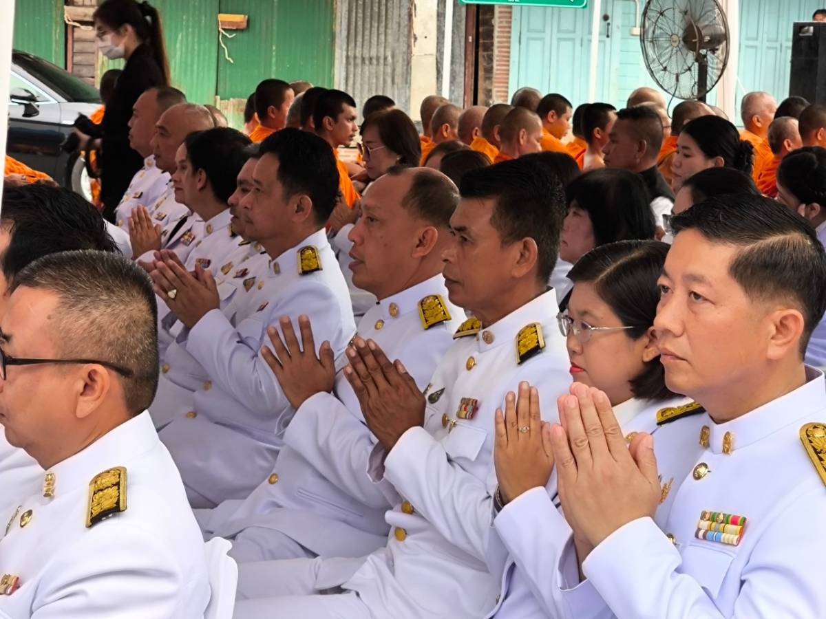 วันจันทร์ที่ 12 สิงหาคม พ.ศ. 2567 โดยนายสุชาติ ผึ่งฉิมพลี ผู้อำนวยการศูนย์วิจัยและพัฒนาการเพาะเลี้ยงสัตว์น้ำจืดอุทัยธานี เข้าร่วมกิจกรรมพระเกียรติสมเด็จพระนางเจ้าสิริกิติ์ พระบรมราชินีนาถ พระบรมราชชนนีพันปีหลวงเนื่องในโอกาสวันเฉลิมพระชนมพรรษา 12 สิงหาคม 2567 ณ บริเวณวงเวียนห้าแยกวิทยุ และอาคารสำนักงานเหล่ากาชาดจังหวัดอุทัยธานี  เพื่อน้อมรำลึกในพระมหากรุณาธิคุณของสมเด็จพระนางเจ้าสิริกิติ์ พระบรมราชินีนาถ พระบรมราชชนนีพันปีหลวง และเป็นการแสดงออกถึงความจงรักภักดีความสนานฉันท์สามัคคี