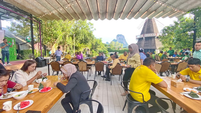 ร่วมกิจกรรม “พบปะยามเช้า” (สภากาแฟ)..คลิก