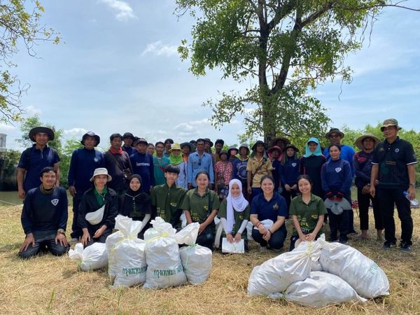 สำนักงานประมงพื้นที่กรุงเทพมหานคร ร่วมกิจกรรมลงแขกลงคลองปฏิบัติการกำจัดปลาหมอคางดำ ในพื้นที่ชุมชนบางกระดี่ คลองยายต่วน แขวงแสมดำ เขตบางขุนเทียน