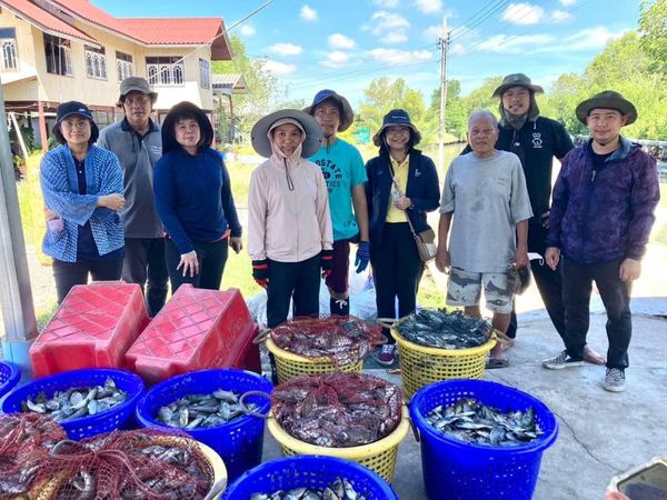 สำนักงานประมงพื้นที่กรุงเทพมหานคร ร่วมปฏิบัติการลงแขกลงคลองกำจัดปลาหมอคางดำ ในพื้นที่ชุมชนหัวป่า แขวงท่าข้าม เขตบางขุนเทียน กรุงเทพมหานคร