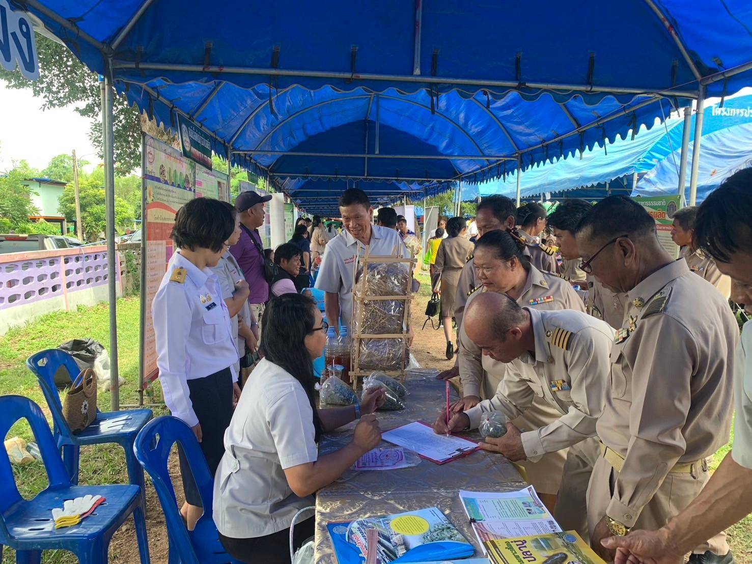 ร่วมออกหน่วยบริการโครงการบำบัดทุกข์ บำรุงสุข สร้างรอยยิ้มให้ประชาชนและออกหน่วยแพทย์เคลื่อนที่