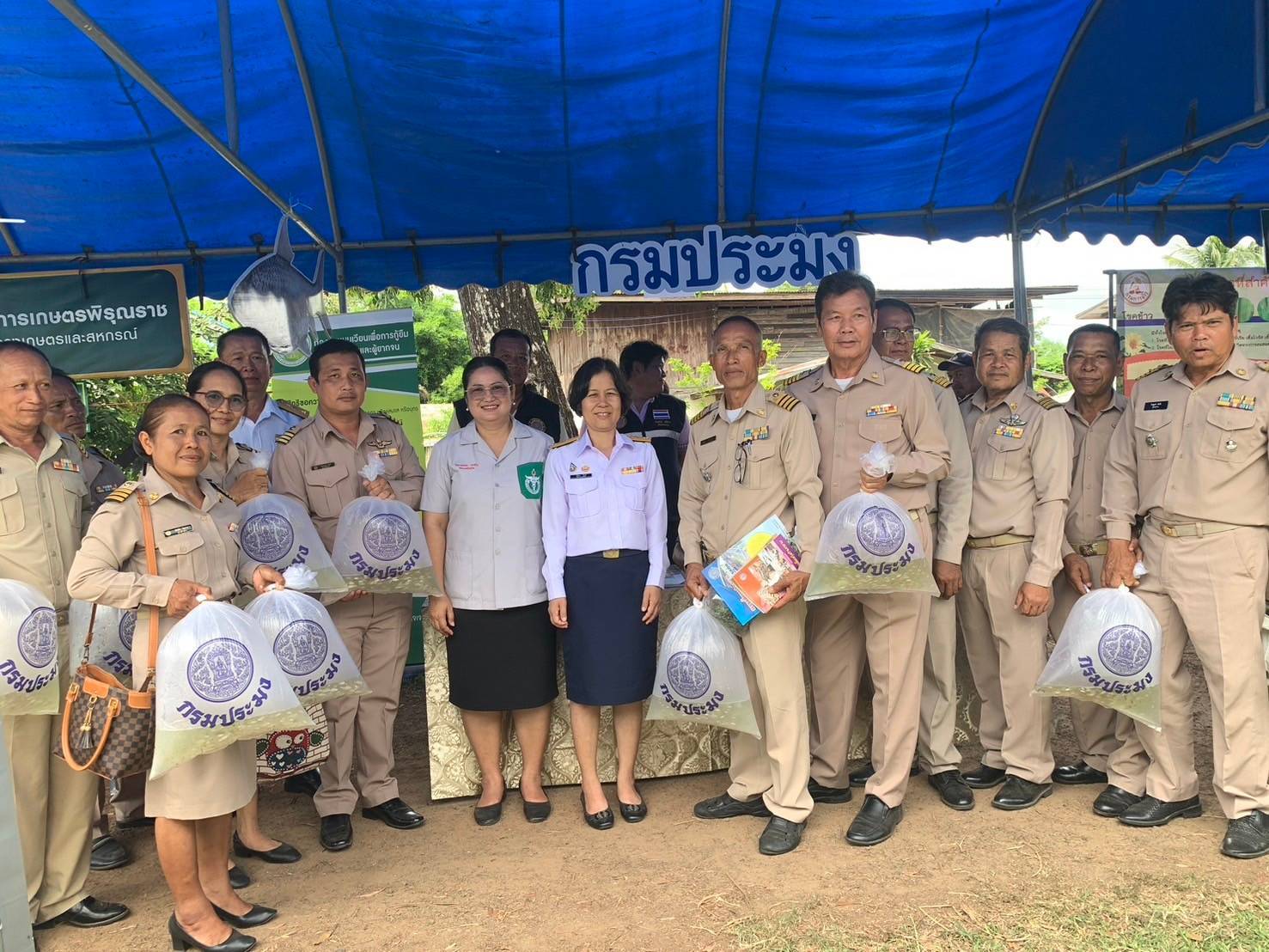 ร่วมออกหน่วยบริการโครงการบำบัดทุกข์ บำรุงสุข สร้างรอยยิ้มให้ประชาชนและออกหน่วยแพทย์เคลื่อนที่..คลิก