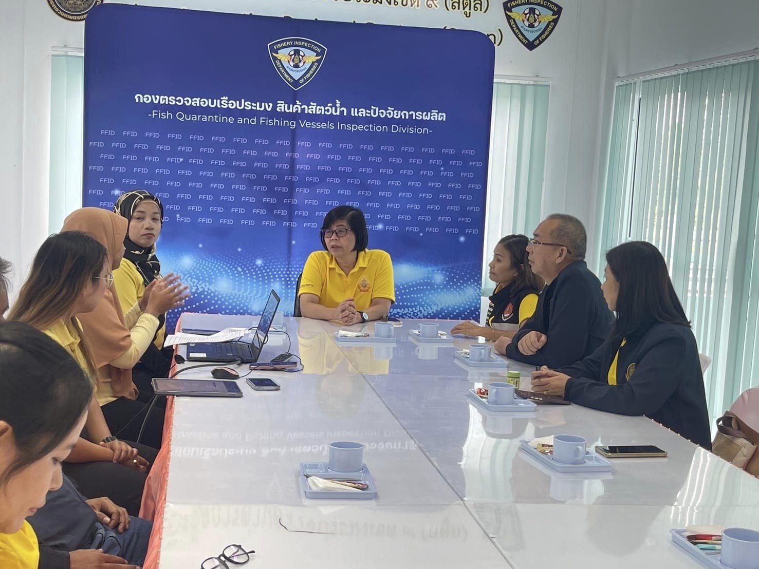 วันจันทร์ที่ 26 สิงหาคม 2567 : นายธีระชัย ทิพย์ดวง ผู้อำนวยการศูนย์บริการจัดการด่านตรวจประมงเขต 9 (สตูล) มอบหมายให้ นางสาวบัสรอ บูเก็ม นักวิชาการประมงชำนาญการ พร้อมด้วยเจ้าหน้าที่ศบป.เขต 9 (สตูล) ให้การต้อนรับการตรวจเยี่ยม จากรองอธิบดีกรมสวัสดิการและคุ้มครองแรงงาน นางสาวกาญจนา พูลแก้ว และนางดาราพรรณ นิธิศิริกุล สวัสดิการและคุ้มครองแรงงานจังหวัดสตูล พร้อมกับเจ้าหน้าที่..คลิก