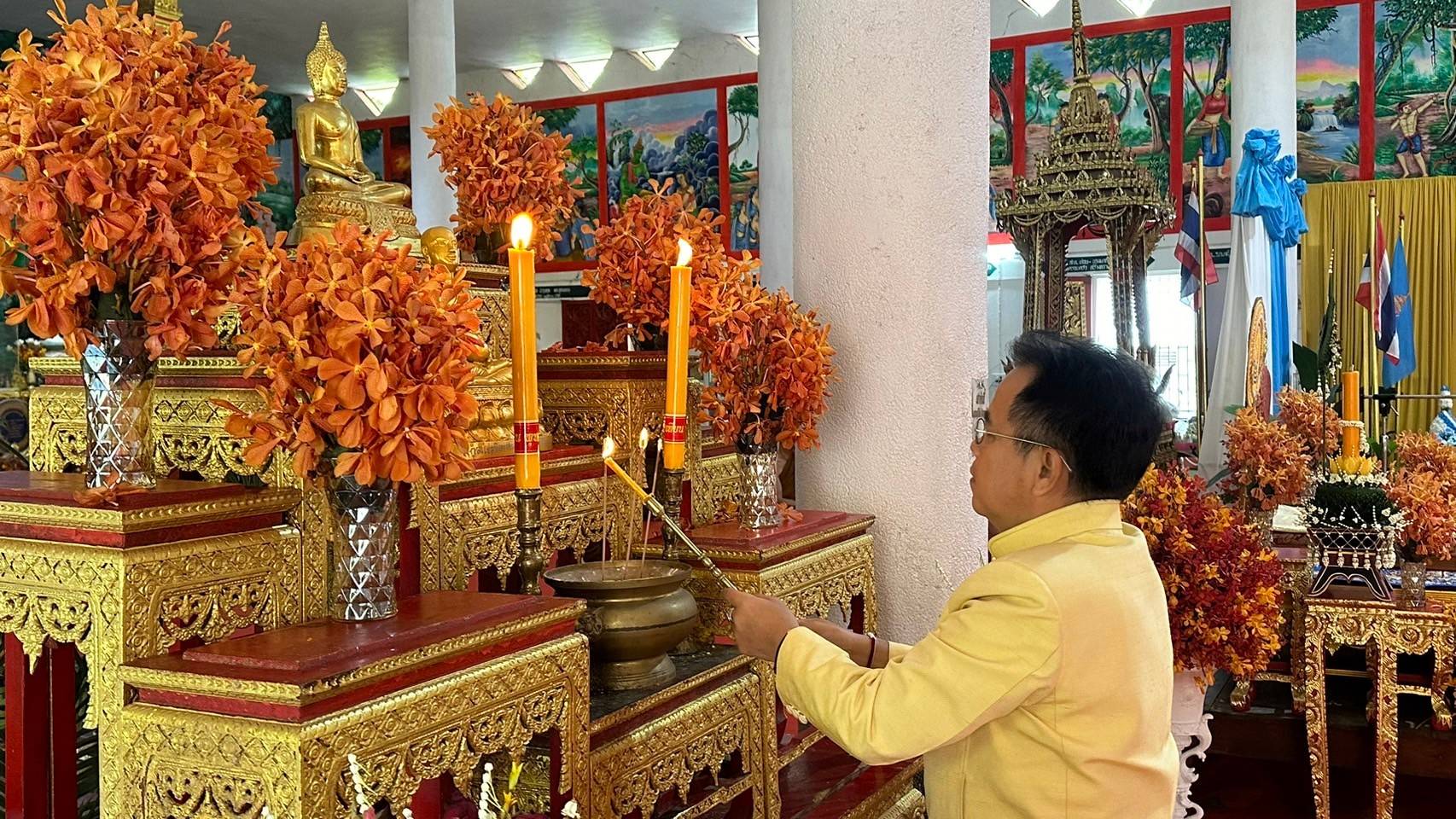 ประมงอำเภอวารินชำราบ ร่วมกิจกรรมตักบาตรถนนสายวัฒนธรรมนำสู่ทาน ศีล ภาวนา และการสงเคราะห์ นายอำเภอพาเข้าววัดแต่งผ้าไทยใส่บาตรทุกวันธรรมสวนะ..คลิก