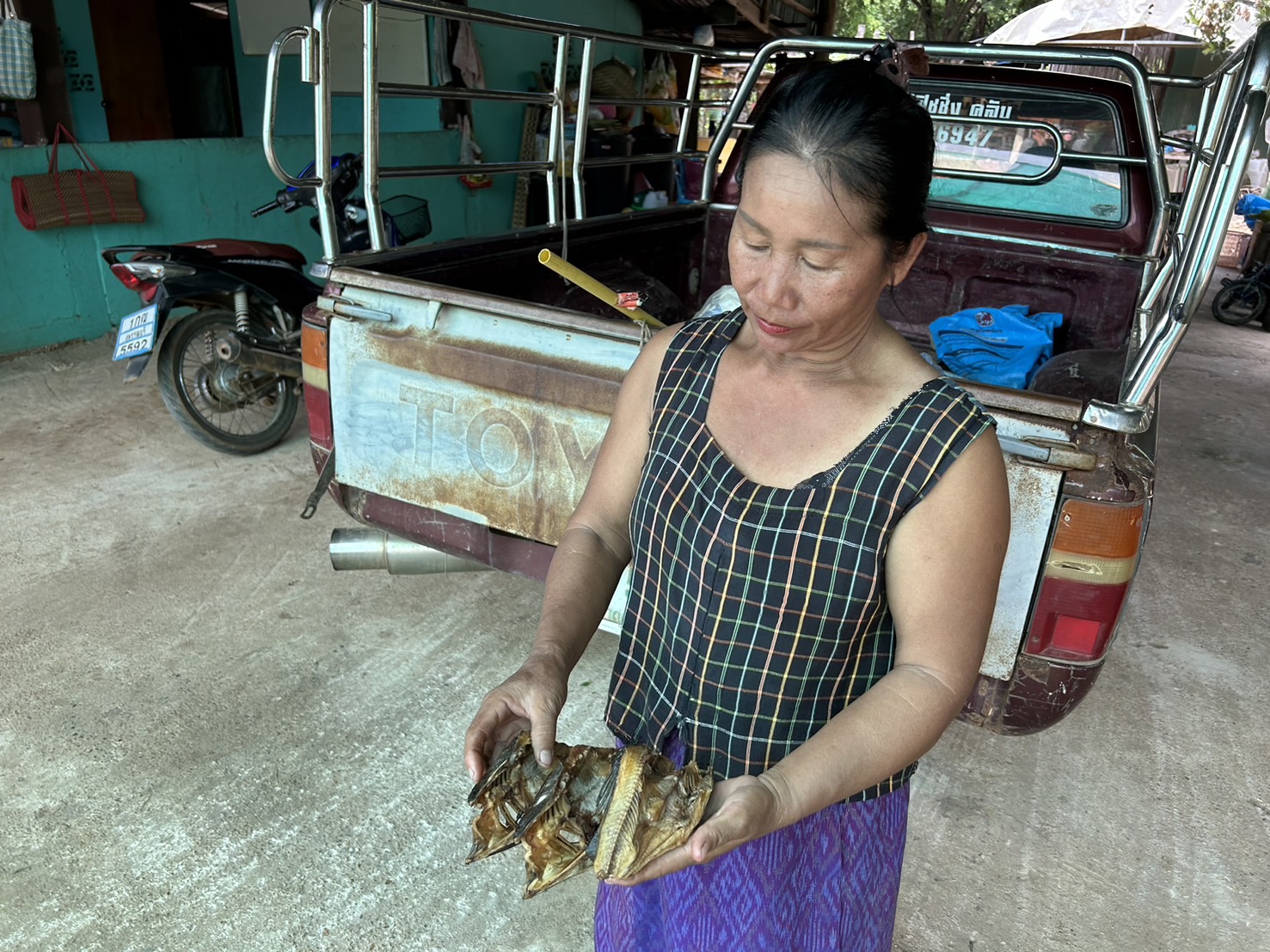 มอบปัจจัยการผลิตด้านประมง และตรวจเยี่ยมศูนย์เรียนรู้การเพิ่มประสิทธิภาพการผลิตสินค้าการเกษตร (ศพก.) 