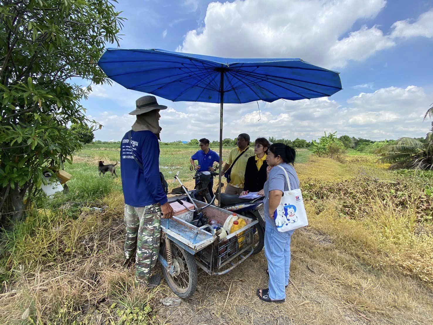 สำนักงานประมงพื้นที่กรุงเทพมหานครลงพื้นที่ให้บริการเกษตรกรพร้อมทั้งประชาสัมพันธ์การเตรียมรับมือสถานการณ์ภัยพิบัติ