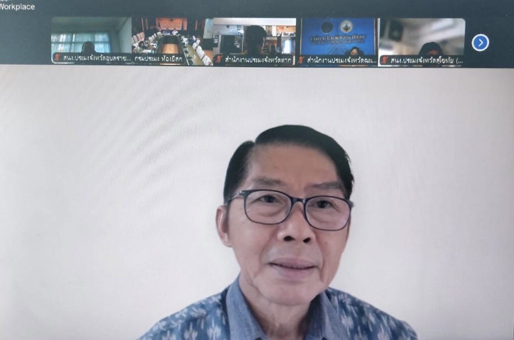 ประมงอุบลฯ ร่วมประชุมการประชาสัมพันธ์การขนส่งสัตว์น้ำมีชีวิตผ่านระบบบขนส่งไปรษณีย์ไทยผ่านระบบการประชุมทางไกล Zoom meeting  ?? วันที่ 28 สิงหาคม 2567 เวลา 09.30 น.  ?? นายสุริยันต์ วรรณวงษ์ประมงจังหวัดอุบลราชธานี มอบหมายให้นายสุนทร รุ่งเรือง หัวหน้าดลุ่มบริหารจัดการด้านการประมง เข้าร่วมประชุมการประชาสัมพันธ์การขนส่งสัตว์น้ำมีชีวิตผ่านระบบบขนส่งไปรษณีย์ไทย ผ่านระบบการประชุมทางไกล Zoom meeting ณ สำนักงานประมงจังหวัดอุบลราชธานี เพื่อเป็นการส่งเสริม สนับสนุน  และพัฒนาอาชีพที่เกี่ยวกับการประมง เพิ่มความสามารถในการประกอบอาชีพให้เกษตรกร สร้างรายได้ จากการหาช่องทางการตลาดใหม่ๆ  โดยสัตว์น้ำมีชีวิตที่สามารถขนส่งผ่านระบบขนส่งไปรษณีย์มีรายชื่อ ดังนี้         1?? ปลากัด           2?? ปลาสอด           3?? ปลาหางนกยูง          4?? หอยฝาเดียวและไข่หอย          5?? กบ          6?? ปลาไหล          7?? พรรณไม้น้ำ  โดยกำหนดรูปแบบในการบรรจุ และหีบห่อด้วยกล่องของไปรษณีย์ไทย โดยไปรษณีย์ไทยจะดำเนินการจัดส่งในรูปแบบ EMS เท่านั้น การประชุมในครั้งนี้ มีนายประพันธ์ ลีปายะคุณ รองอธิบดีกรมประมง เป็นประธานการประชุมฯ..คลิก