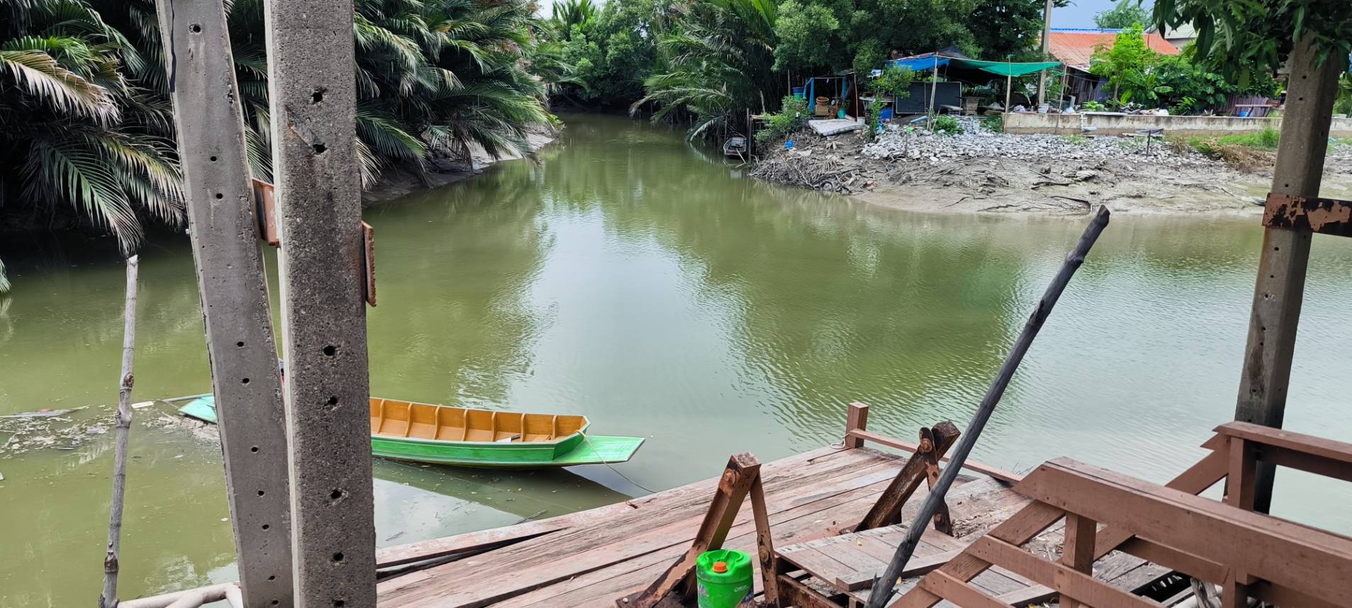 สำรวจพื้นที่เพื่อกำจัดปลาหมอคางดำบริเวณคลองบางด้วน ตำบลคลองสวน อำเภอพระสมุทรเจดีย์ จังหวัดสมุทรปราการ