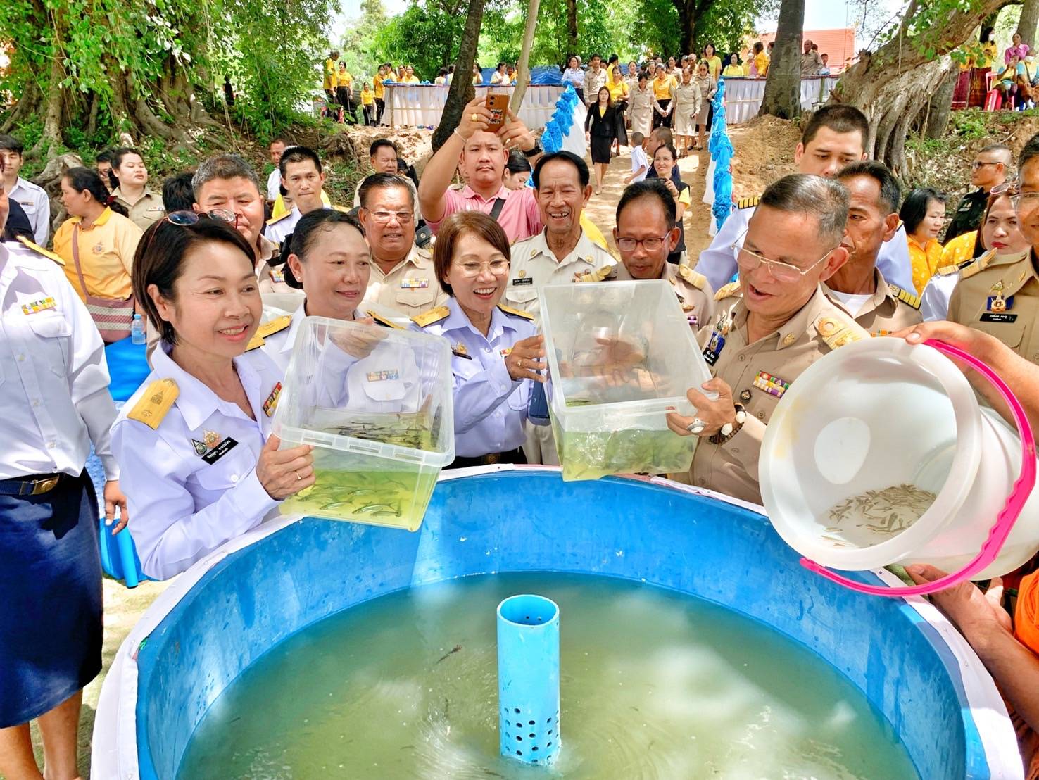 ปล่อยพันธุ์สัตว์น้ำเนื่องใน 