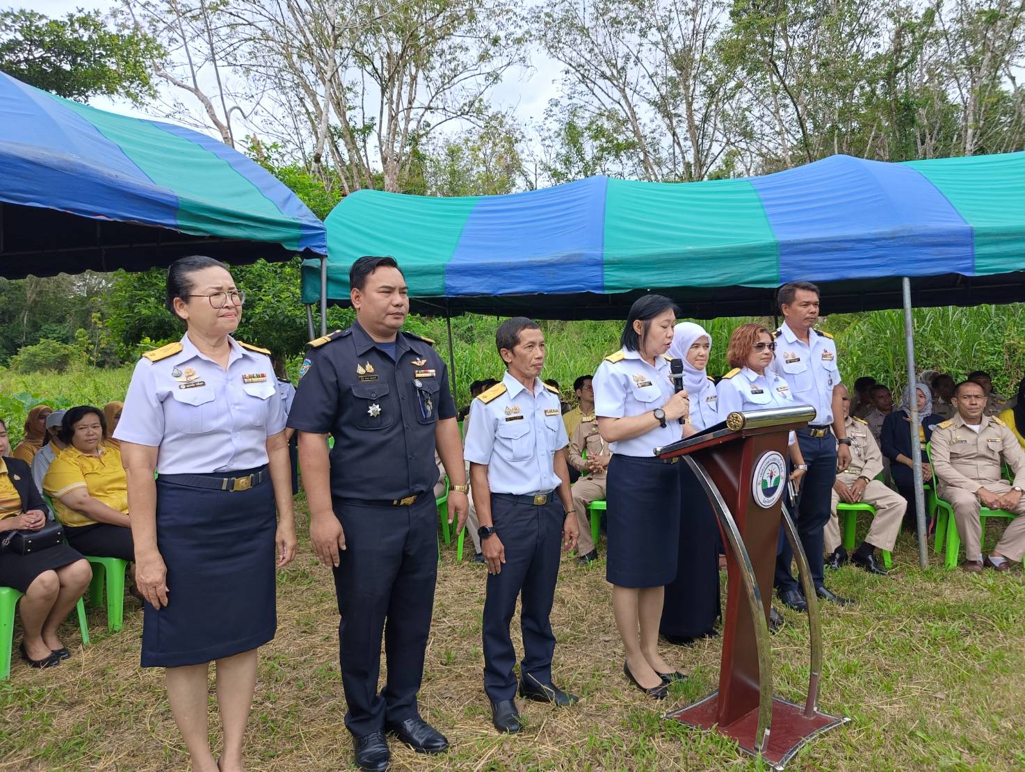 ภาพกิจกรรมปล่อยปลา '' วันประมงแห่งชาติ ''..คลิก