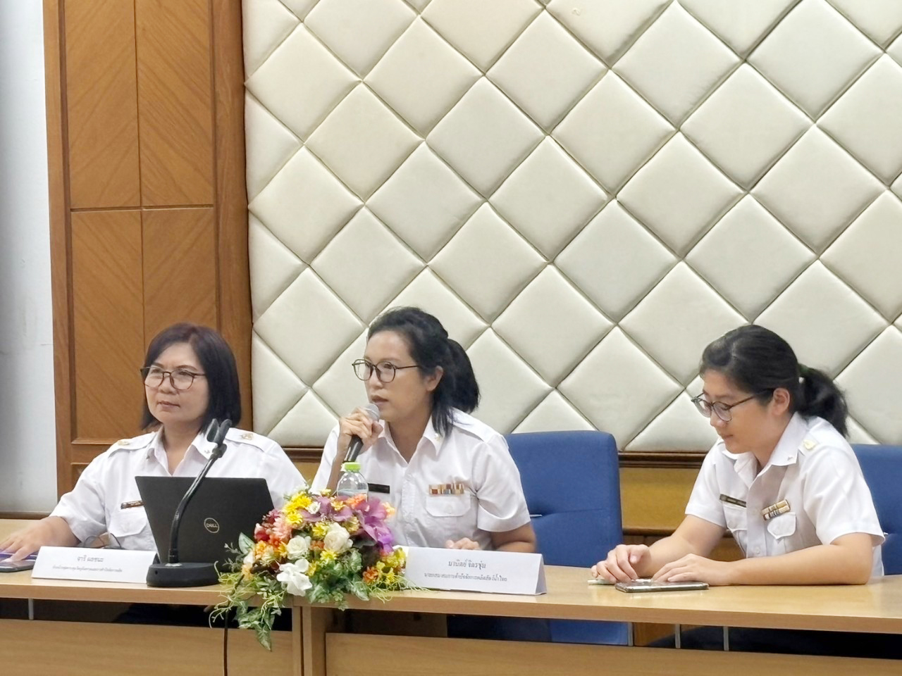 เจ้าหน้าที่กลุ่มควบคุมวัตถุอันตรายและการค้าปัจจัยการผลิต บรรยายให้ความรู้เกี่ยวกับข้อกฎหมายฯ
