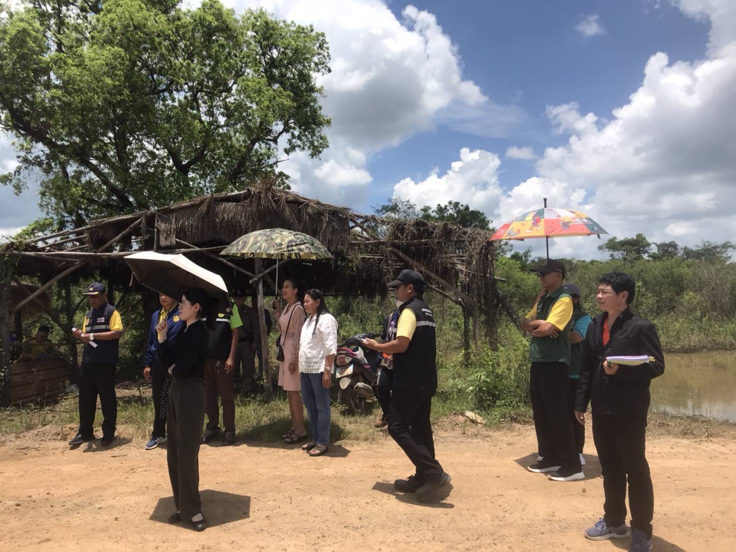 เข้าร่วมตรวจสอบสถานที่ขออนุญาตดูดทรายพร้อมกับคณะอนุกรรมการพิจารณาอนุญาตดูดทรายประจำจังหวัดศรีสะเกษ..คลิก