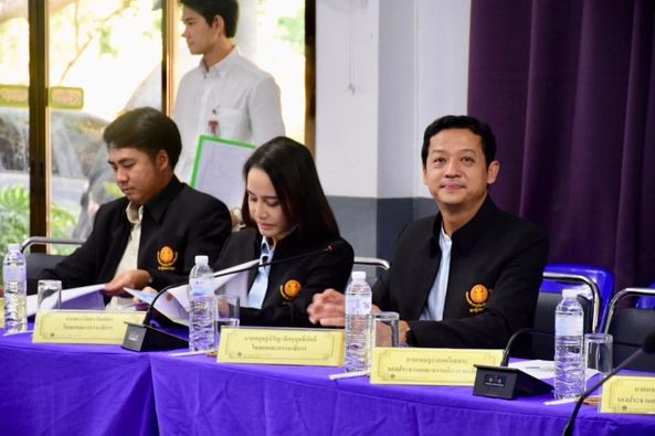 ประชุมกับคณะกรรมาธิการการบริหารจัดการทรัพยากรน้ำ ในการเดินทางมาศึกษาดูงานการบริหารจัดการน้ำในพื้นที่จังหวัดนครสวรรค์..คลิก