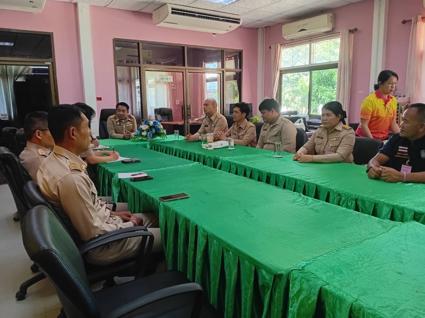 ประมงอำเภอสิรินธร คณะกรรมการเลือกตั้งประจำองค์การบริหารส่วนตำบลฝางคำ เข้าร่วมประชุมและสังเกตการณ์หน่วยเลือกตั้งสมาชิกองค์การบริหารส่วนตำบลฝางคำ อำเภอสิรินธร จังหวัดอุบลราชธานี..คลิก