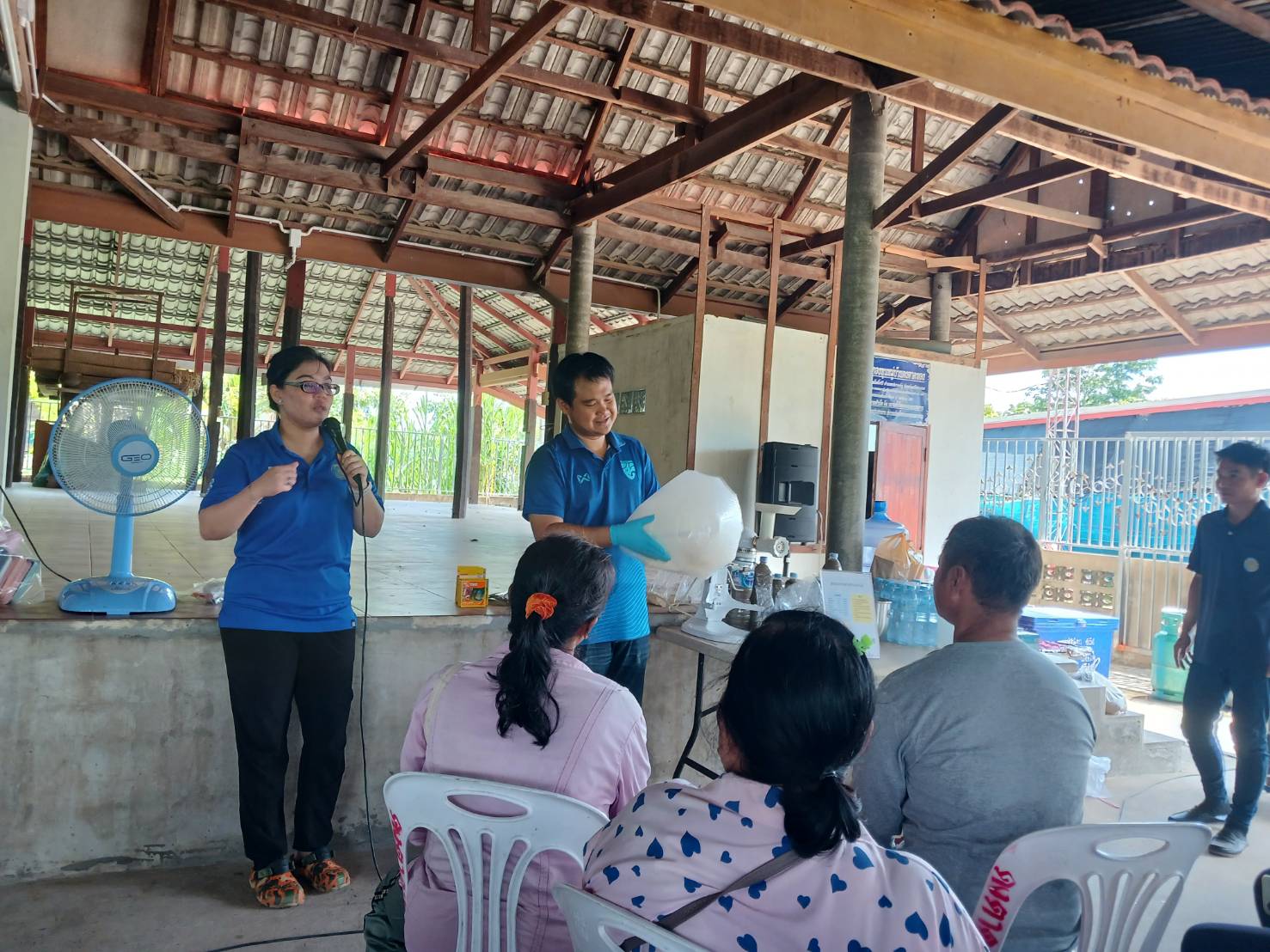 ดำเนินกิจกรรมถ่ายทอดเทคโนโลยีการผลิต Fish silage พื้นที่อำเภอปรางค์กู่..คลิก