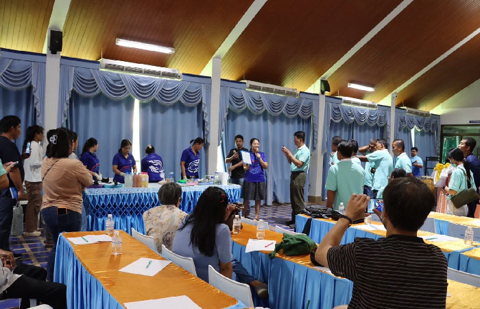 ประชุมสัมมนาของกลุ่มแปลงใหญ่ผู้เลี้ยงกุ้งขาวนายายอาม ณ ศูนย์ศึกษาการพัฒนาอ่าวคุ้งกระเบนฯ