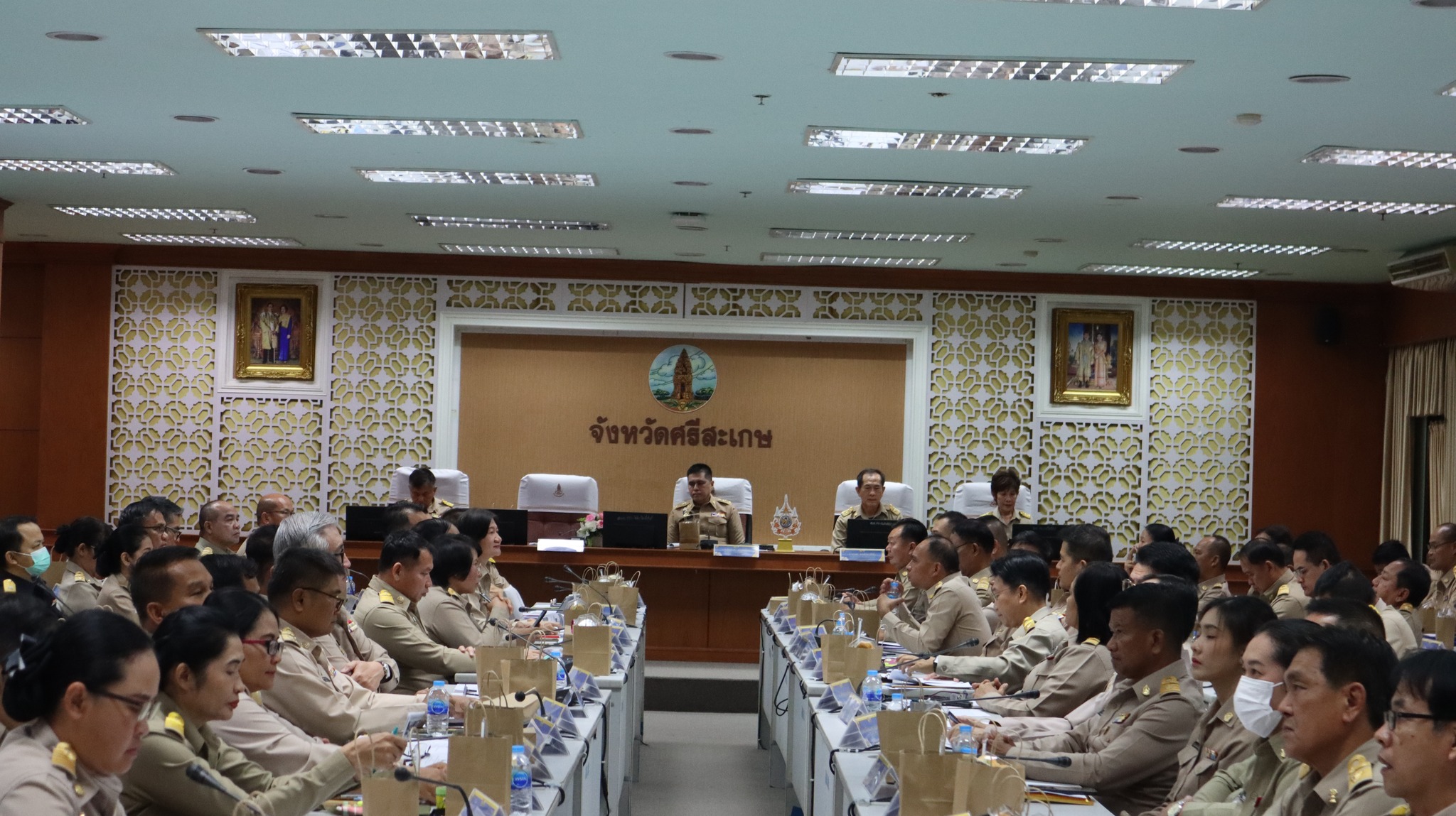 ประชุมคณะกรมการจังหวัด หัวหน้าส่วนราชการ นายอำเภอ ประจำจังหวัดศรีสะเกษ ครั้งที่ 9/2567..คลิก