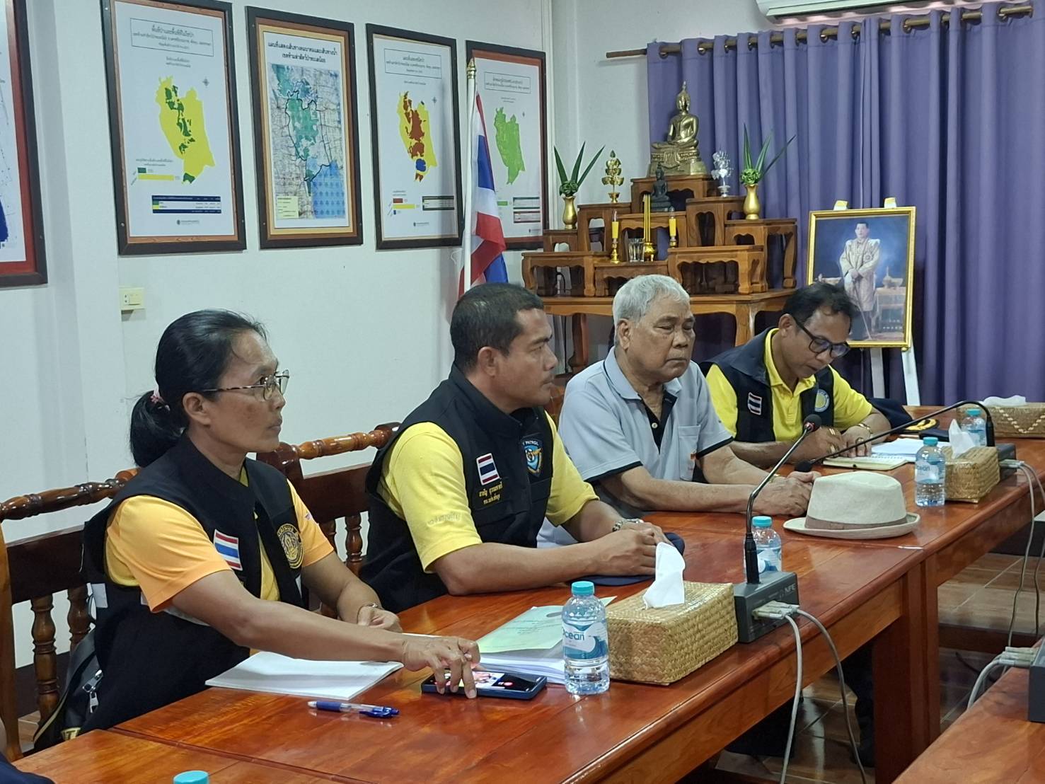 ประมงจังหวัดพัทลุง พร้อมด้วย เจ้าพนักงานประมงปฎิบัติงาน กลุ่มบริหารจัดการด้านการประมง  ประมงอำเภอควนขนุน เจ้าหน้าที่หน่วยป้องกันและปราบปรามประมงน้ำจืดพัทลุง เจ้าหน้าที่เขตห้ามล่าสัตว์ป่าทะเลน้อย  ผู้นำท้องที่ และตัวแทนคณะกรรมการบริหารจัดการพื้นที่ลุ่มน้ำทะเลน้อย  (ภาคประชาชน) ร่วมปรึกษาข้อหารือเพื่อแก้ไขปัญหาความเดือดร้อนของประชาชนที่อาศัยและทำกินอยู่ในพื้นที่ลุ่มน้ำทะเลน้อยด้านการทำประมง ที่ไม่ชอบด้วยกฎหมายที่มีอยู่ในปัจจุบัน..คลิก