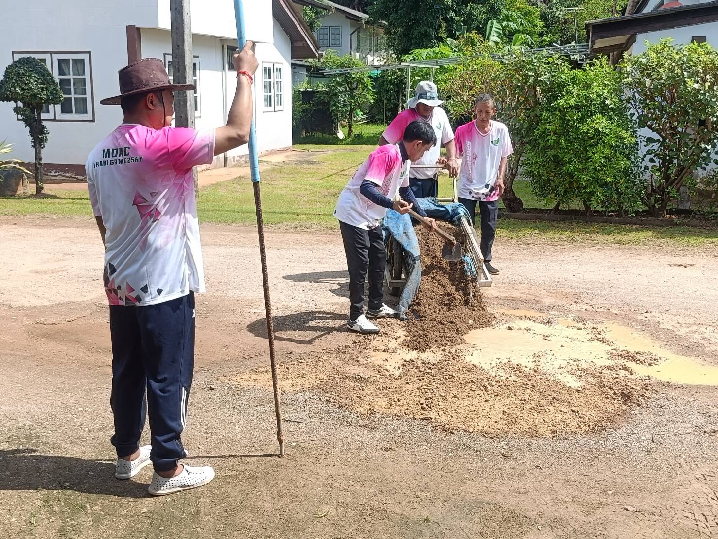 ดำเนินกิจกรรมปรับปรุงภูมิทัศน์..คลิก
