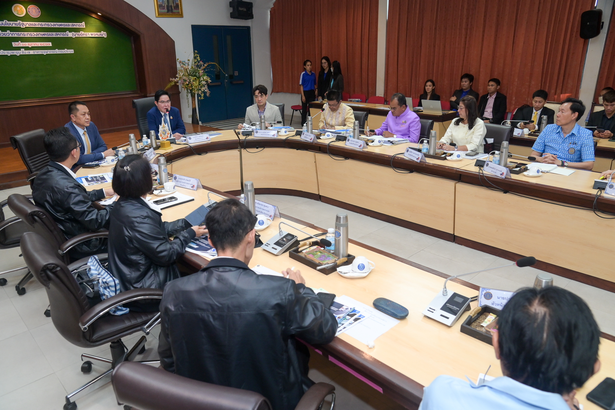 รัฐมนตรีช่วยว่าการกระทรวงเกษตรและสหกรณ์ ประชุมขับเคลื่อนนโยบายรัฐบาลและกระทรวงเกษตรและสหกรณ์ของหน่วยงานในกำกับ..คลิก